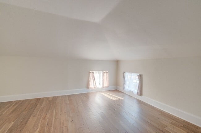 Building Photo - 705 Haller St NE