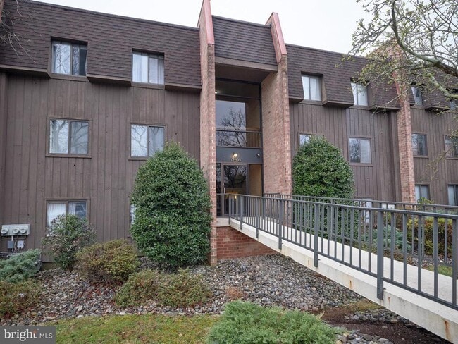 Primary Photo - 61 Hermitage Dr
