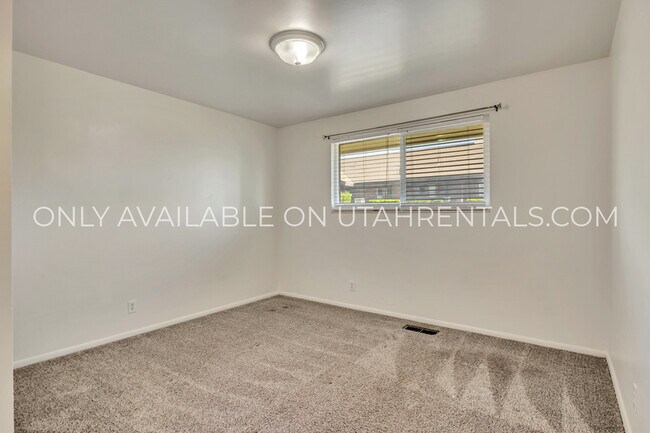 Building Photo - 2233 S 200 W