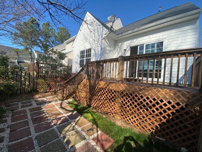 Building Photo - Move in ready, 2-story Townhome located in...