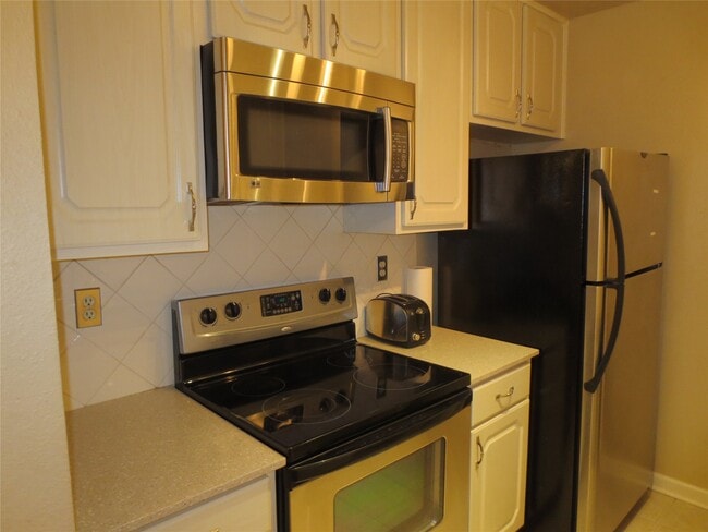 Building Photo - 7950 N Stadium Dr