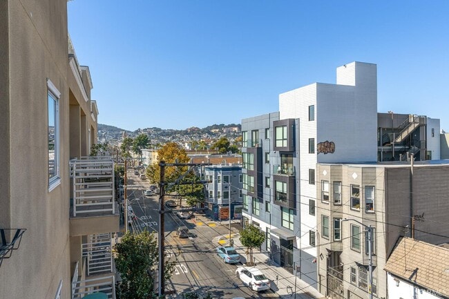 Building Photo - 2208 Mission St