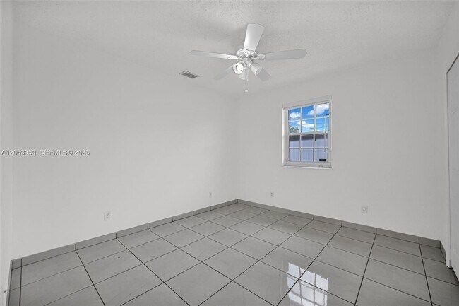 Building Photo - 451 E 37th St