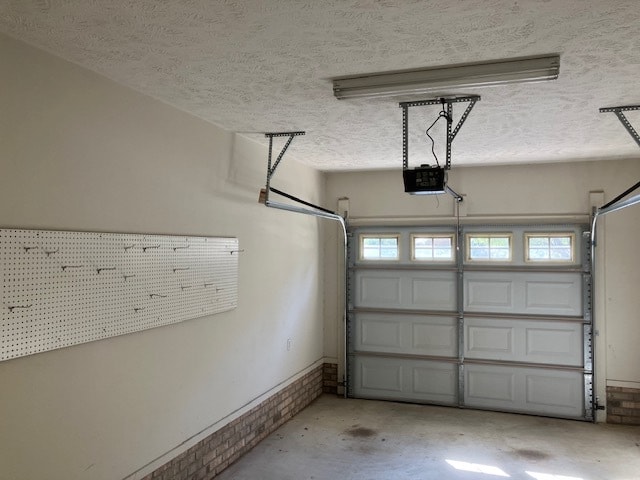Single car garage - 1101 Pine Run Dr