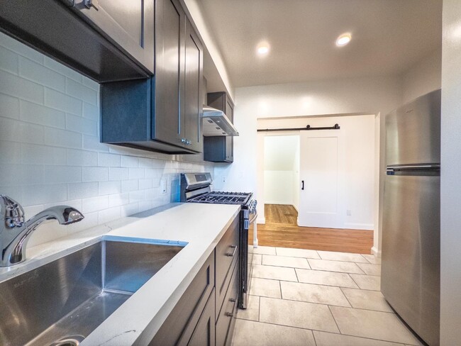 Building Photo - 410 Spruce Ave