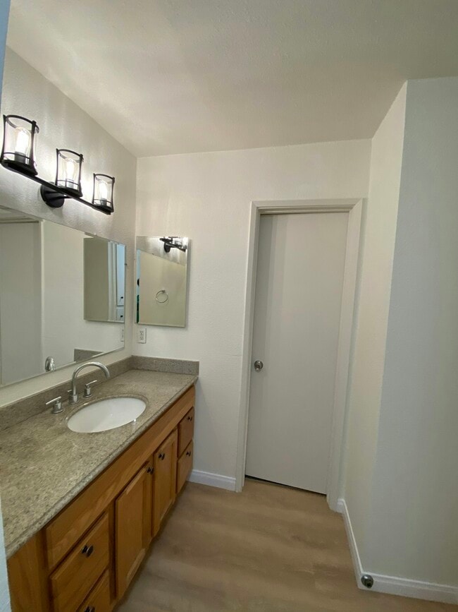 Building Photo - 5460 White Oak Ave