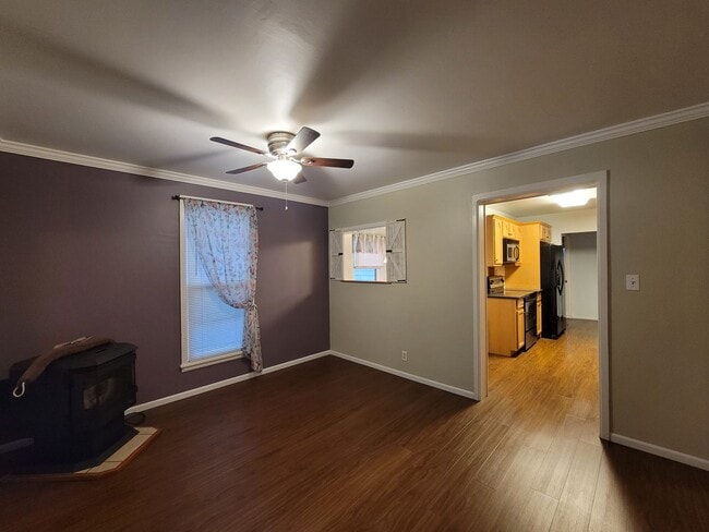 Building Photo - Charming 3 bedroom 2 bath