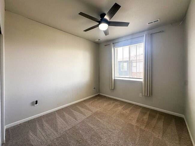 Building Photo - Alder Creek 3bd 2.5ba paired home for rent!