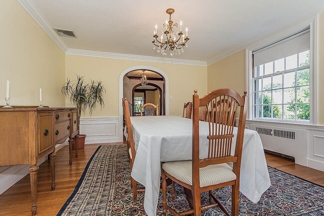 Building Photo - 244 Clifton St