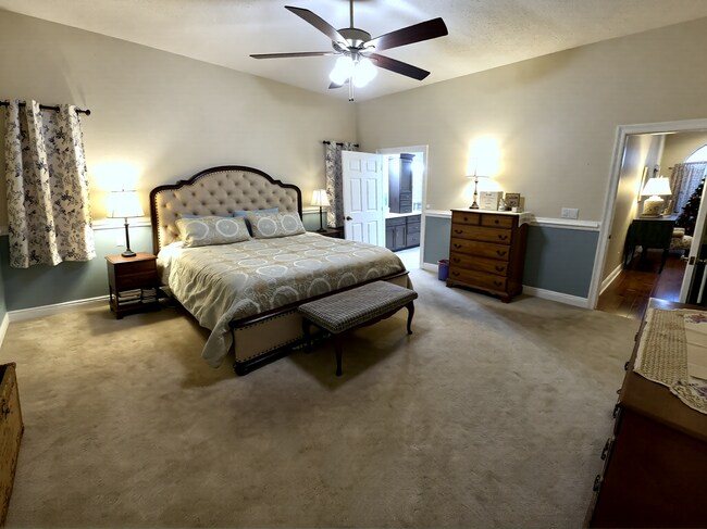 Building Photo - 998 Fay Dr