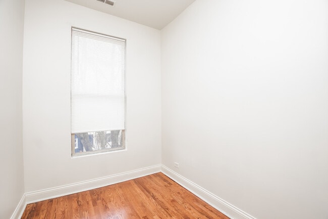 Building Photo - 4837 S St Lawrence Ave