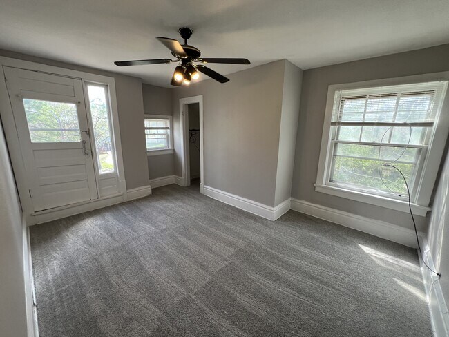 Building Photo - 3850 E 62nd St