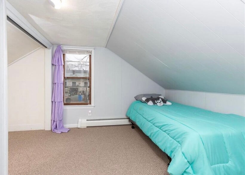 Building Photo - 32 Pilgrim Ave