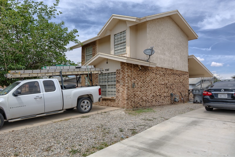 Building Photo - 9307 Chantilly Dr