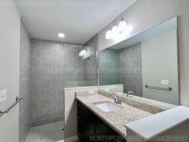 Building Photo - Stylish 3BR/2BA Home with Open Layout & Hi...