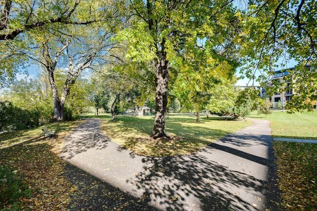 Building Photo - 4820 Park Commons Dr