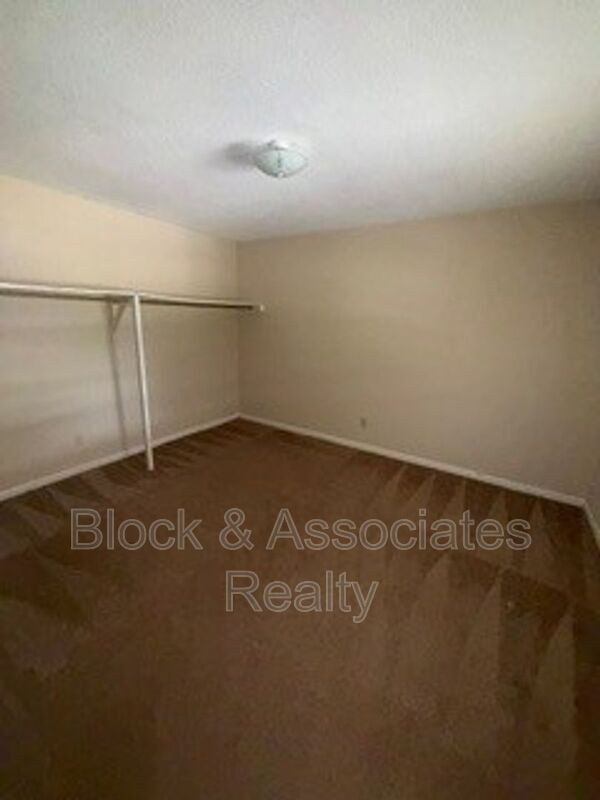 Building Photo - 551 NC 42