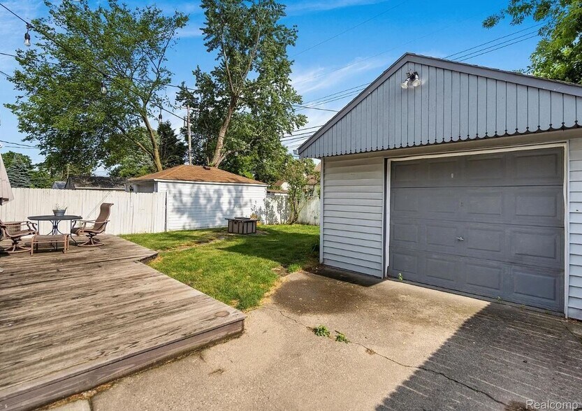 Backyard & Porch - 2204 Mahan St