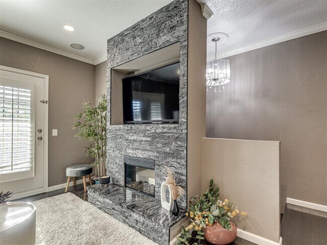 Building Photo - 6162 N Brookline Ave