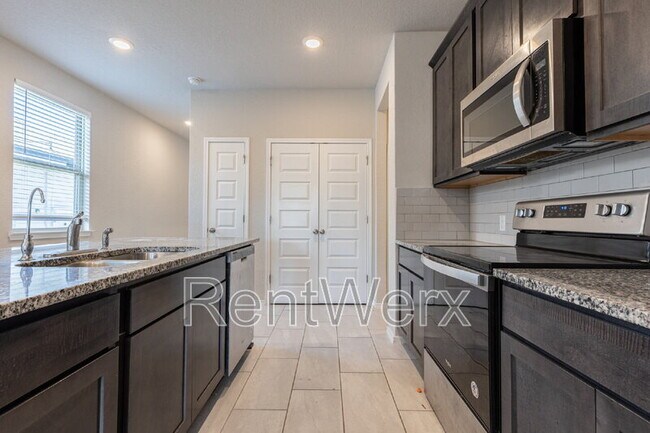 Building Photo - 10110 Jardin Verde