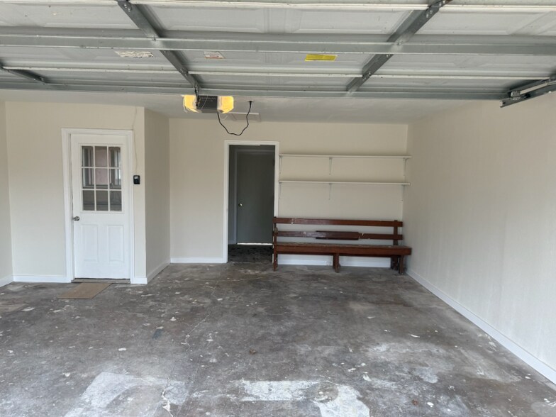 Building Photo - 316 S Barbara St