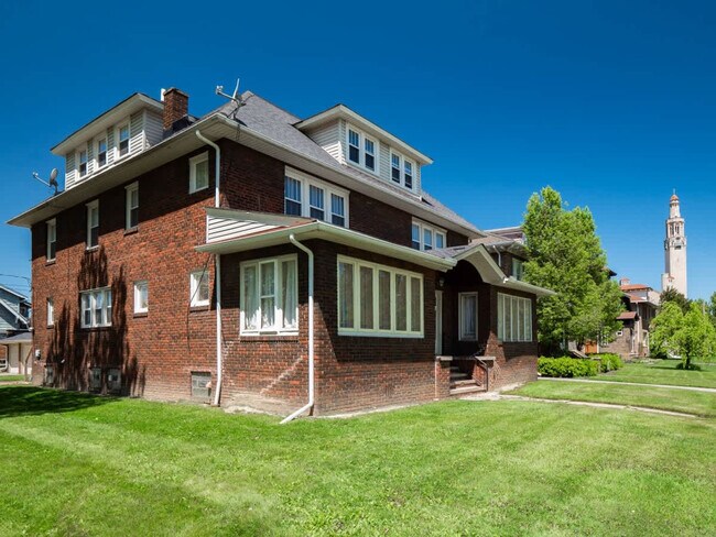 Building Photo - 3222 West Blvd