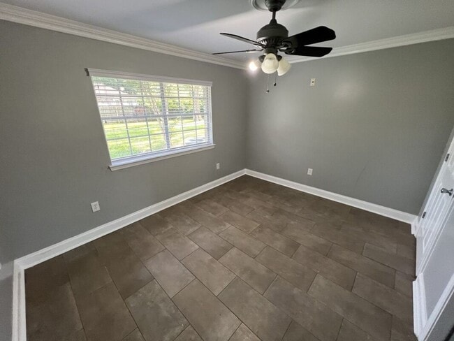 Building Photo - Charming 3 Bedroom Home in a Prime Zachary Location & School District!