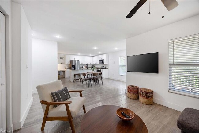 Building Photo - 3860 Outer Dr