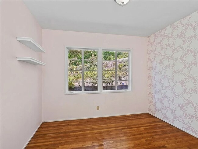 Building Photo - Gorgeous 3 bd 2 ba + Den Single Family hom...