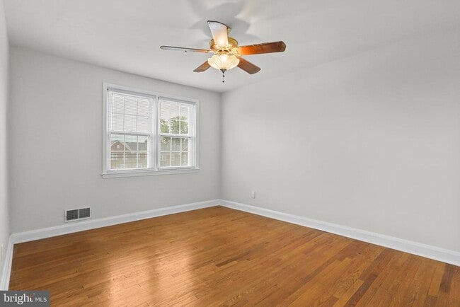 Building Photo - 324 Small Ct