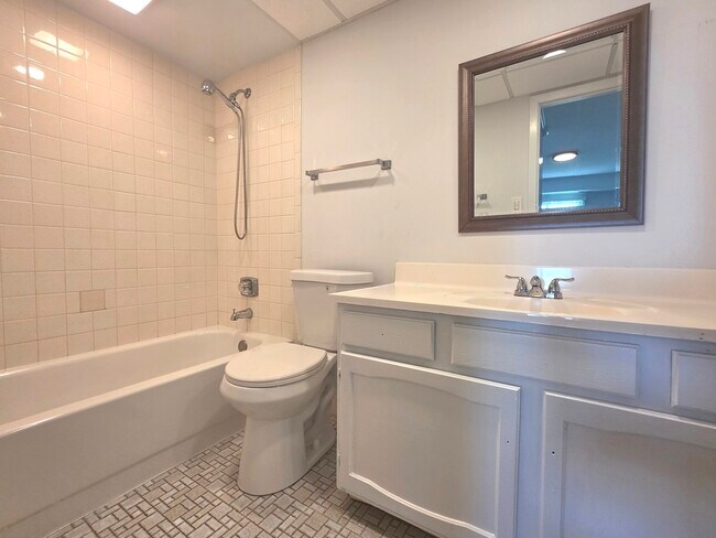 Building Photo - 350 Plum Creek Dr