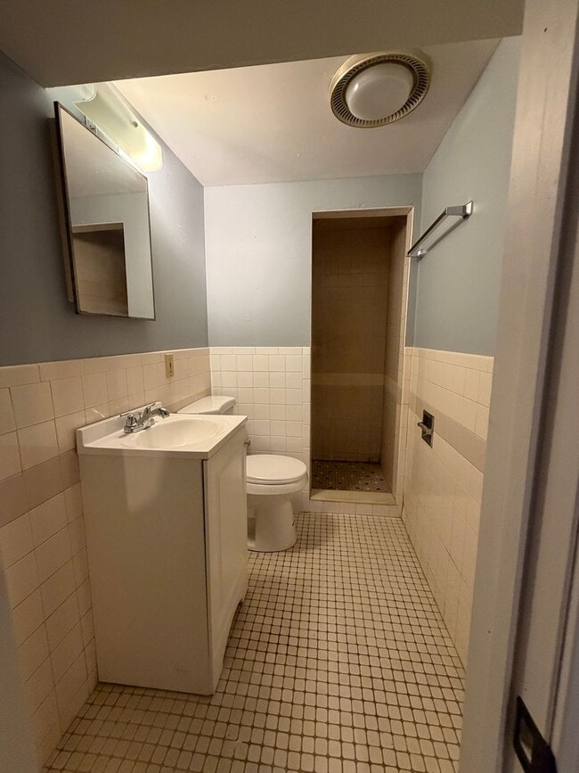 Building Photo - Spacious Akron Home – Lease to Purchase or Vouchers Only | Open House Feb 8