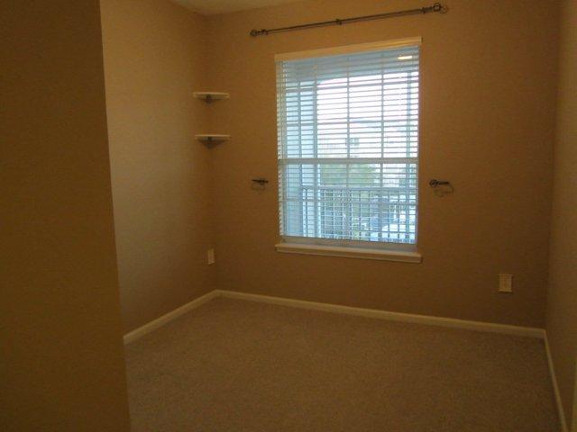 Building Photo - Stonebridge Condominium - 3 bed - 2 bath -...