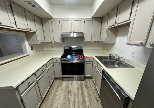 Building Photo - Renovated townhouse in Peachtree Corners