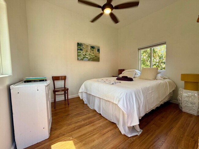 Building Photo - Gorgeous Fully Furnished Ocean Beach Retreat + FLEXIBLE STAY