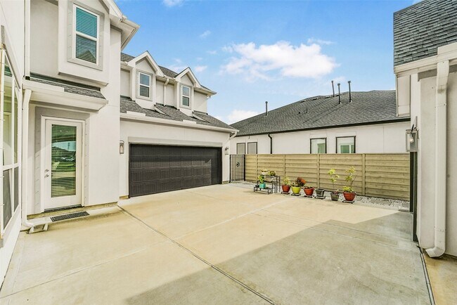 Building Photo - 2018 Grove Terrace Ln