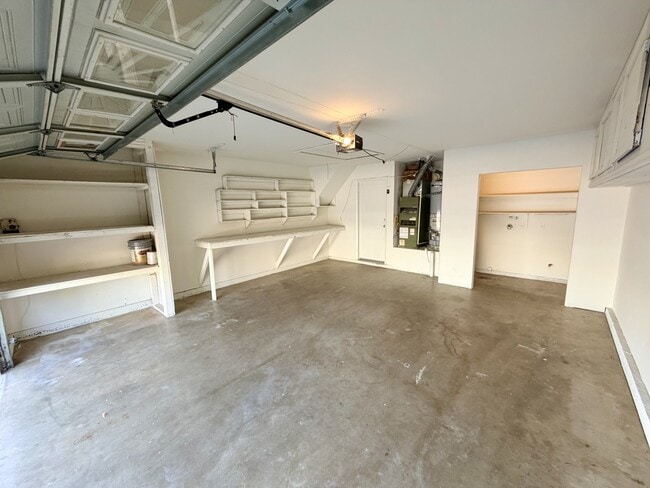 Building Photo - 2036 Orchard Dr