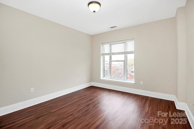 Building Photo - 400 N Church St