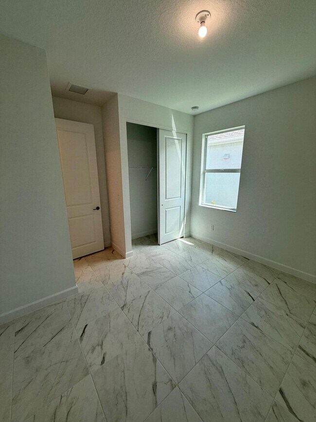 Building Photo - 13509 SW Bally Dr