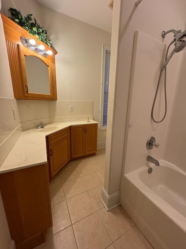 Building Photo - 533 Stonemason Dr