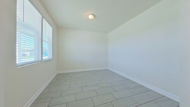 Building Photo - Gorgeous 5 Bedroom Home in Alta Lakes!