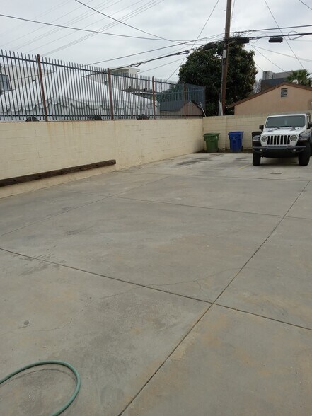 Building Photo - 2216 S Marvin Ave