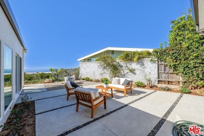 Building Photo - 211 Bellino Dr