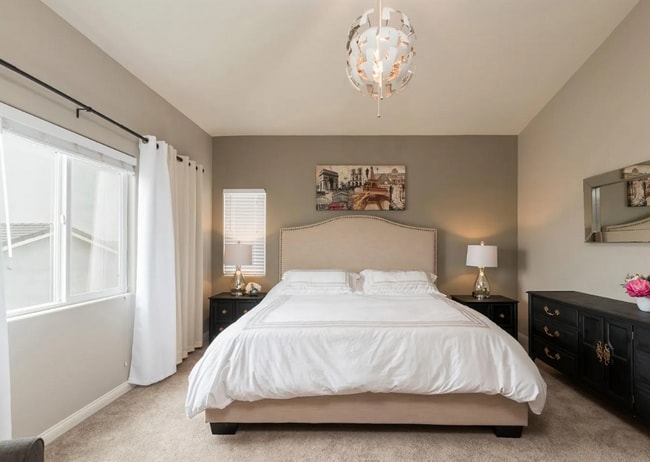 Building Photo - Heritage Square Newer Two Story in Gated D...