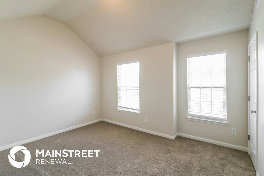 Building Photo - 7813 Newbury Dr