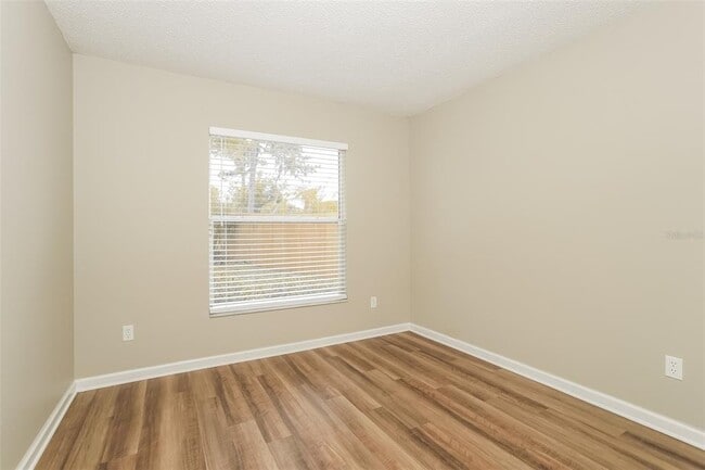 Building Photo - 557 Oak Branch Cir