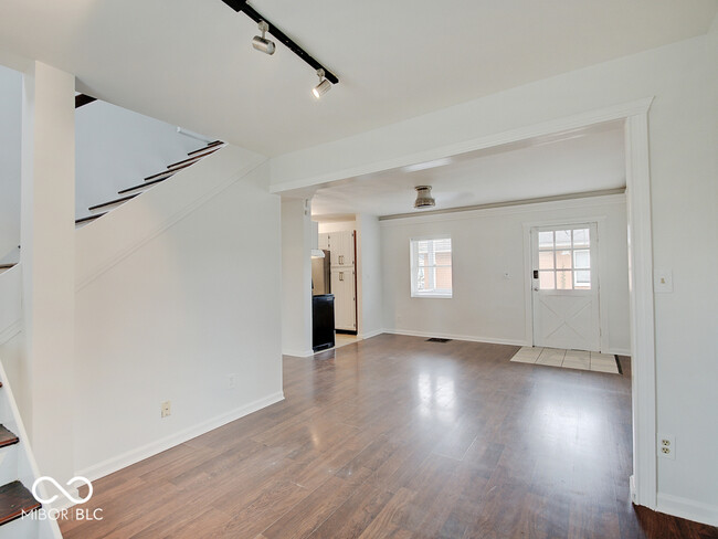 Building Photo - 1035 Helen Dr