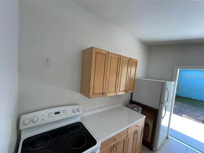 Building Photo - 206 Poinciana Cir