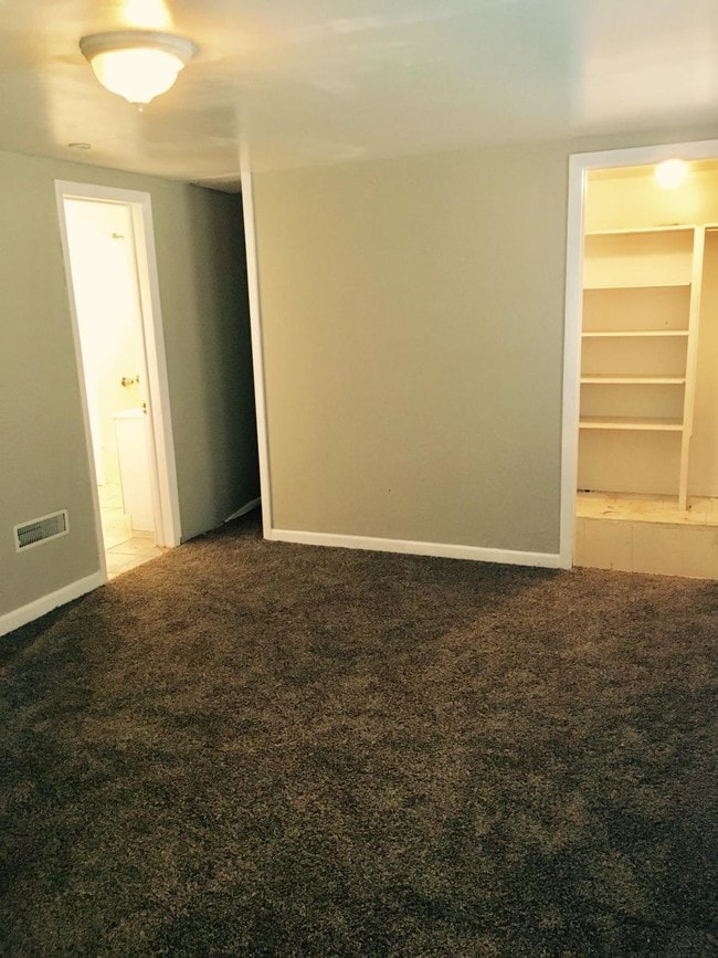 Building Photo - 4022 E 68th Terrace