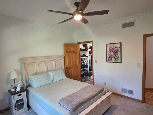 Building Photo - 3 bedroom executive ranch in Sussex